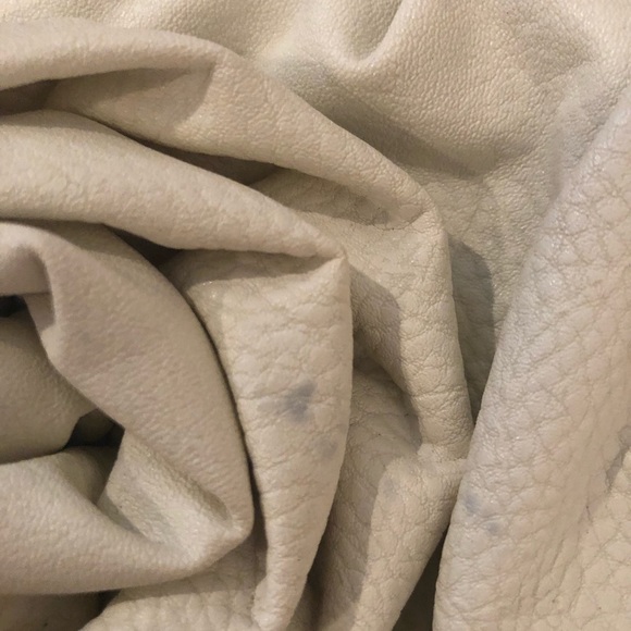 Ivory clutch🥑🥑🥑 - Picture 4 of 6